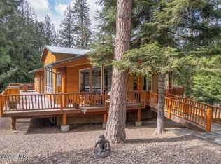 2017 Peninsula Rd, Hope, ID 83836
