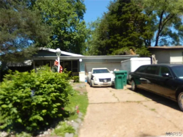 2181 Orbitt Dr, Saint Louis, MO 63136