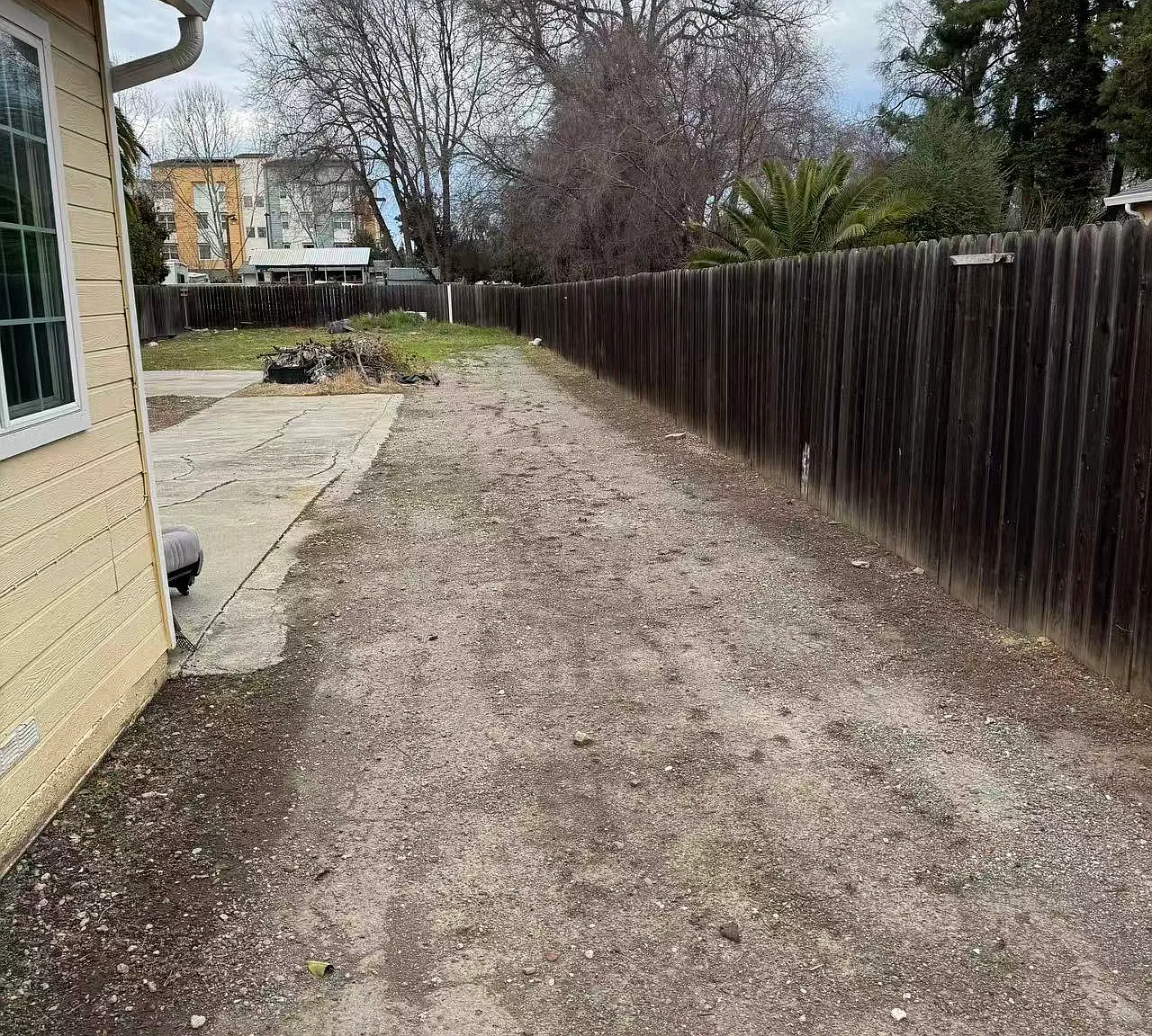 3 bed, 891 sqft, $3,300 — Photo 2
