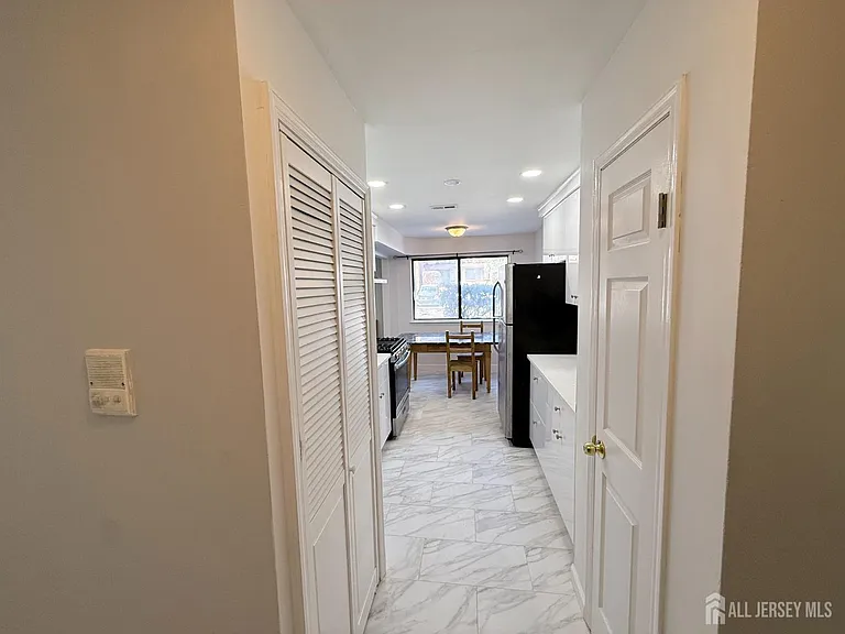 513 Edison Glen Ter #513 — Photo 5