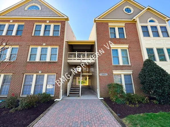 12005 Ridge Knoll Dr APT 10, Fairfax, VA 22033