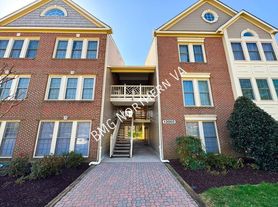 12005 Ridge Knoll Dr, Fairfax, VA