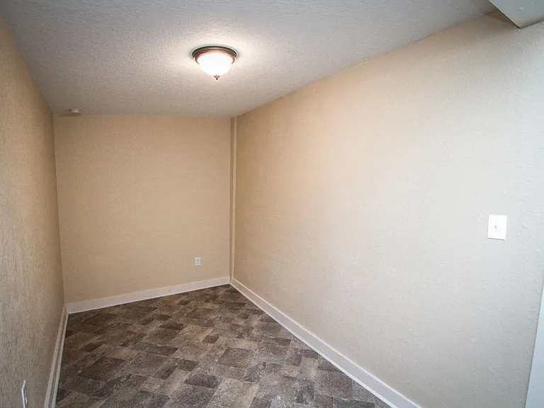 936 Poinsettia — Photo 15