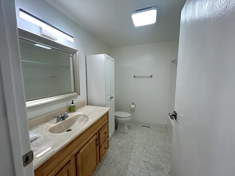 12612 NE 119th St #C6 — Photo 11