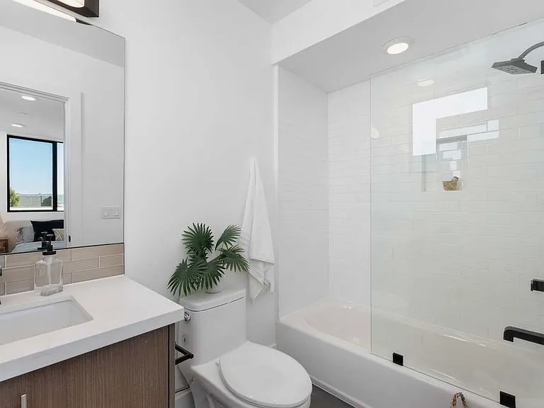 3226 W Robinson Ln — Photo 11