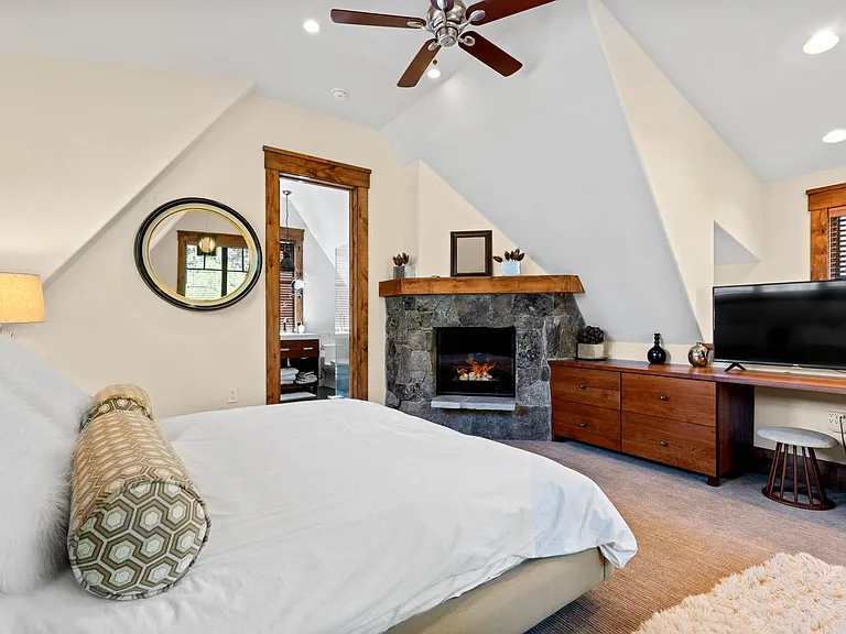 13193 Snowshoe Thompson Cir — Photo 36