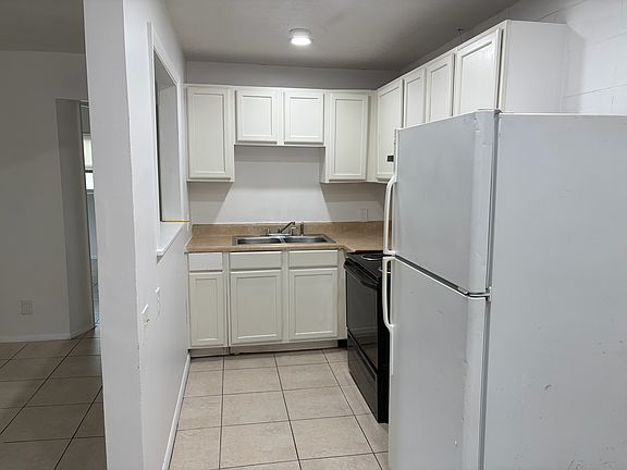 5th image of 1040 Bert Rd APT 5