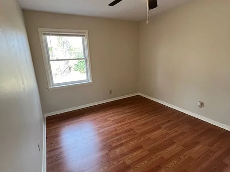810 Woodlawn Ave — Photo 7