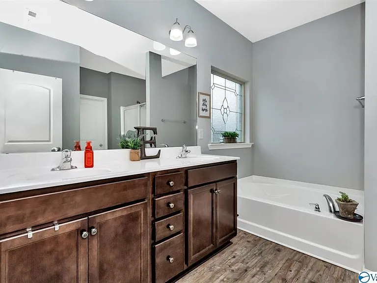 325 Acorn Grove Ln SW — Photo 3