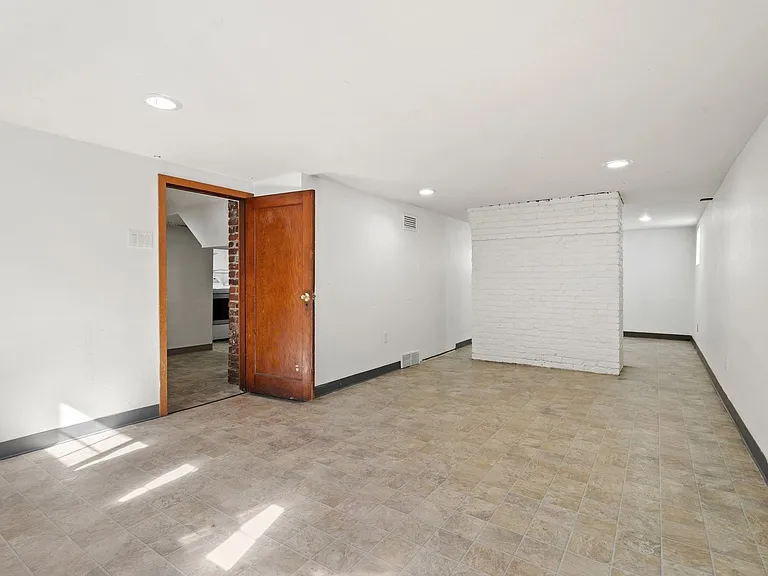 709 McKenzie Ave — Photo 30