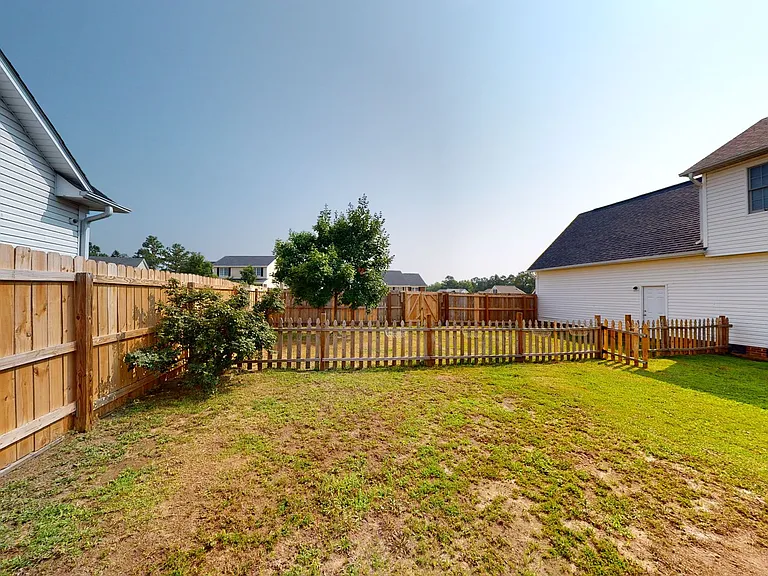 2438 Larwood Dr — Photo 35