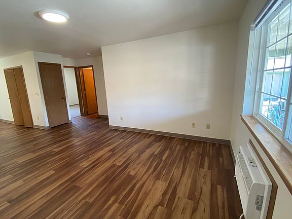 5th image of 1108 N Alder St #30