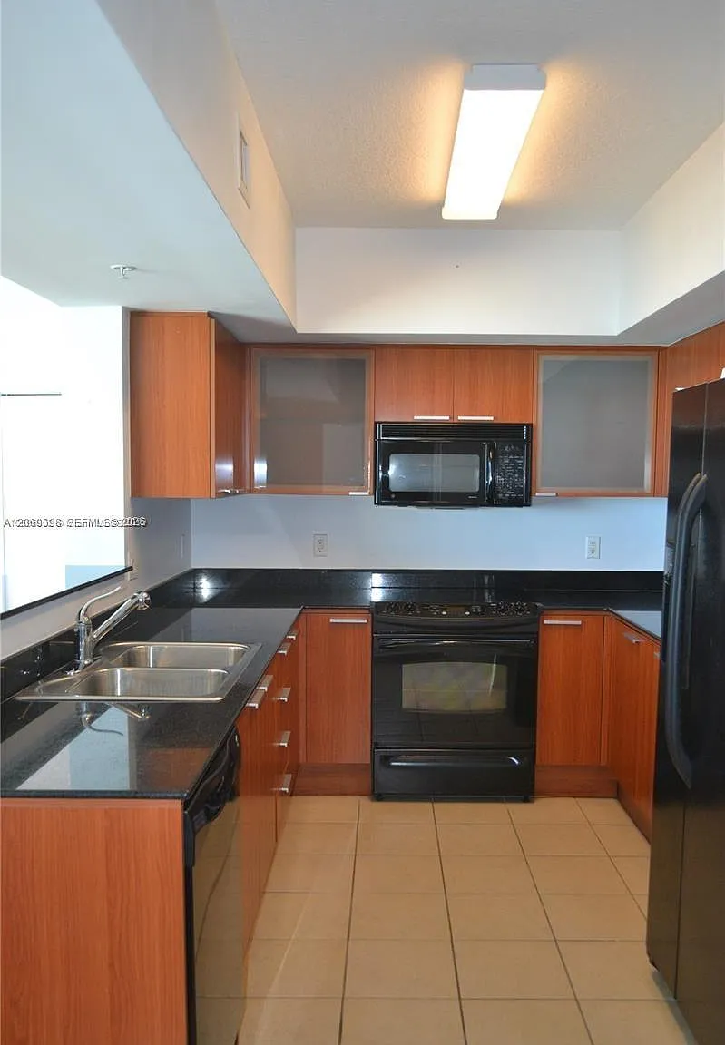 La Perla Condo — Photo 2