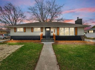 621 11th St, Menasha, WI 54952