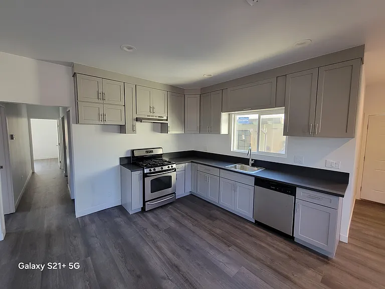 2518 E Avenue J2 — Photo 3