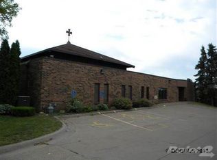 2899 Hales Mill Rd, Dubuque, IA 52002