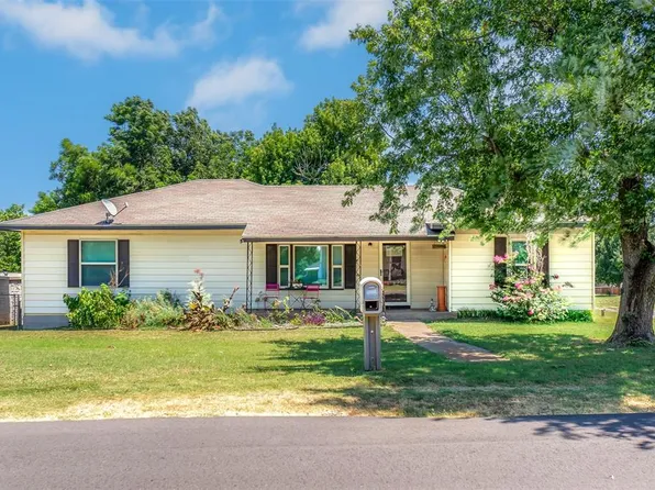 606 SW 2nd St, Tuttle, OK 73089