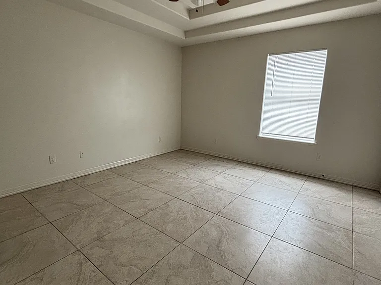 2503 E Franklin Ave — Photo 7