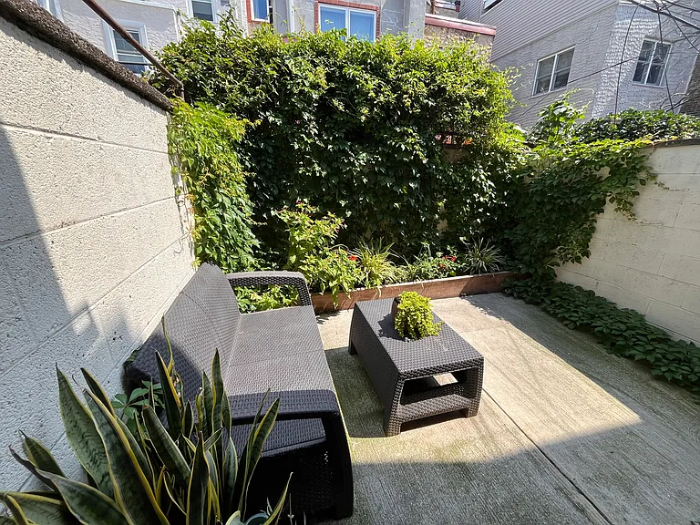 623 Sears St — Photo 5