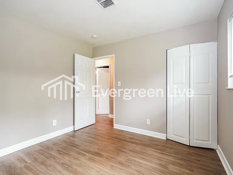 2981 Wessex Ct — Photo 13