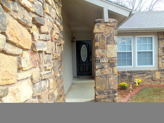 Inviting entry with beautiful front door