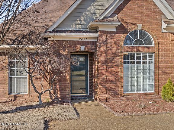 2nd image of 2452 Heather Rdg