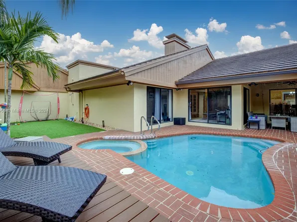 19935 NE 10th Place Way, Miami, FL 33179