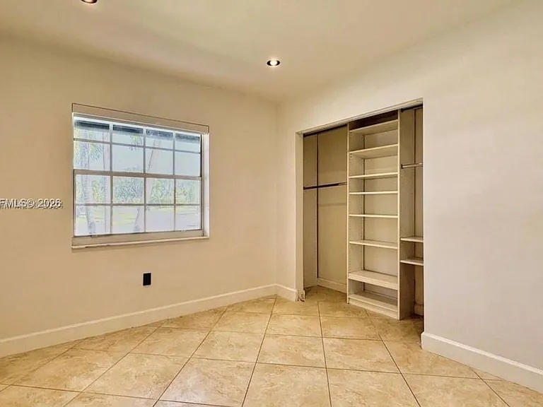 21020 NE 18th Ct — Photo 6