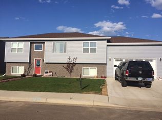 531 Highlands Ave, Dickinson, ND 58601
