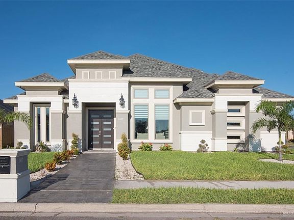 2nd image of 1807 Versailles Dr