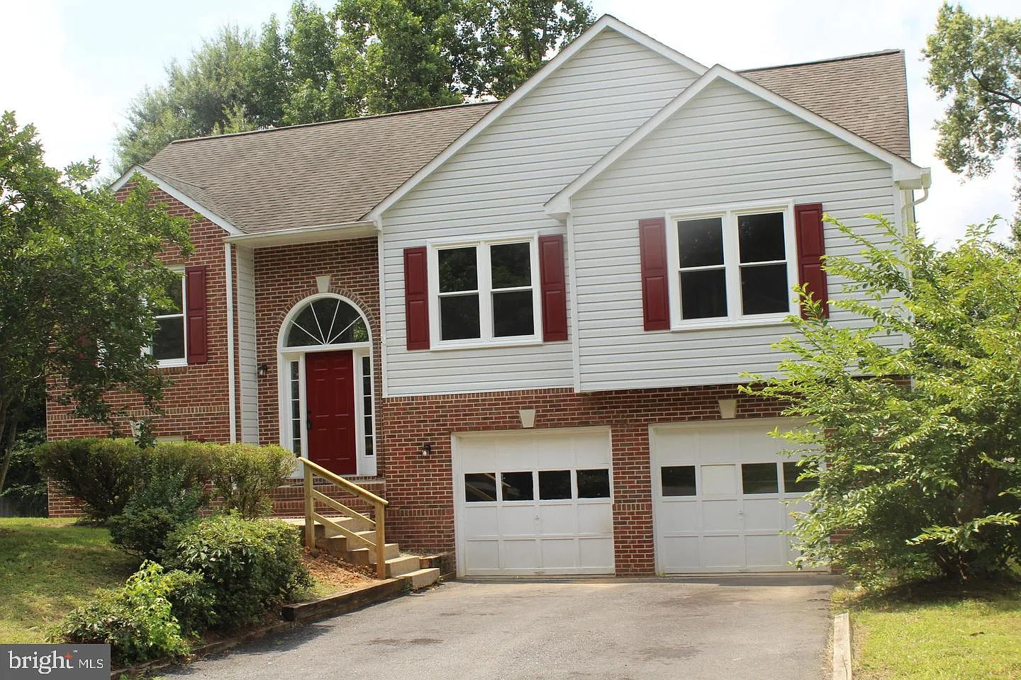 3 bed, 2.0 bath, 2094 sqft, $2,850 — Photo 2