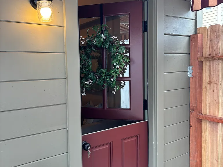528 E Palmyra Ave — Photo 3