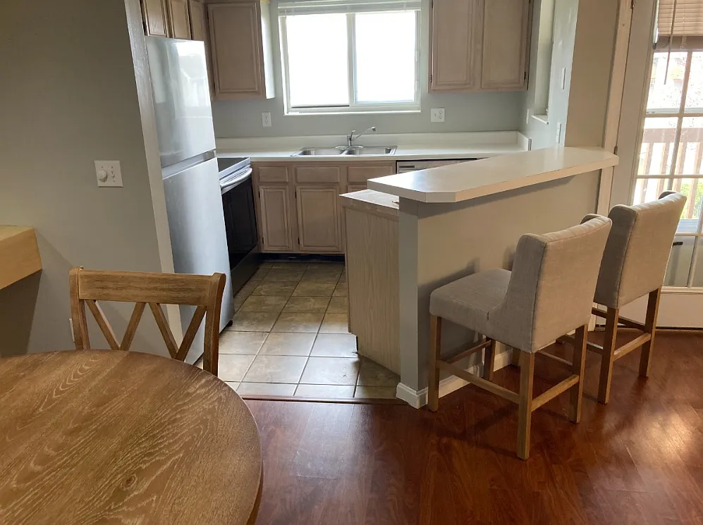 2 bed, 1008 sqft, $1,575 — Photo 4