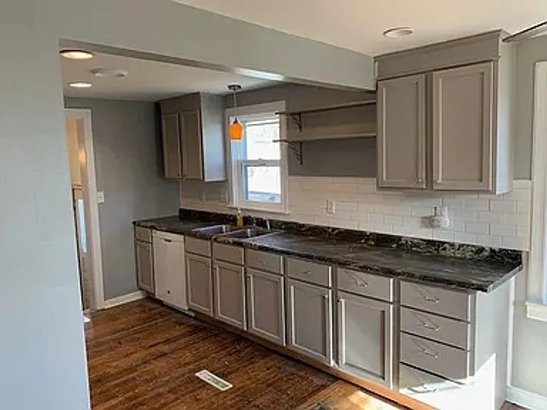 6110 Lafayette Ave — Photo 2