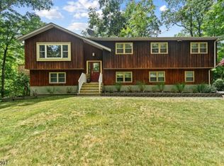 5 Sherwood Forest Dr, Andover, NJ 07821