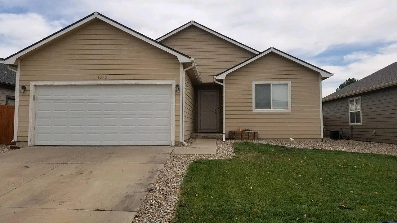 3 bed, 1128 sqft, $2,300 — Photo 1