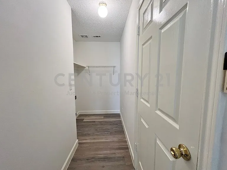 7800 Lancelot Rd — Photo 22
