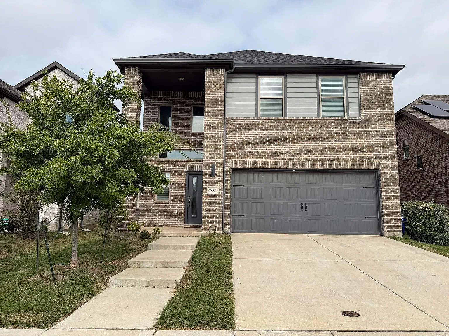 4 bed, 2.5 bath, 2364 sqft, $2,400 — Photo 1