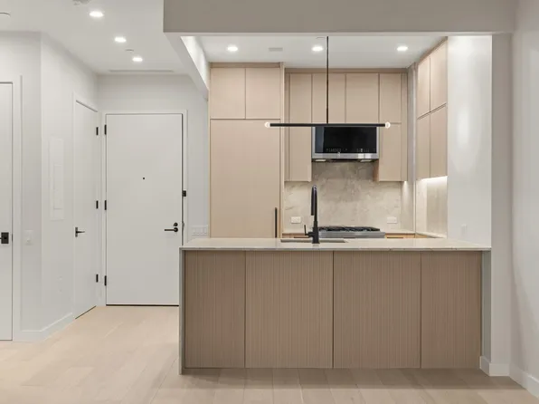 445 5th Avenue image 1 of 20