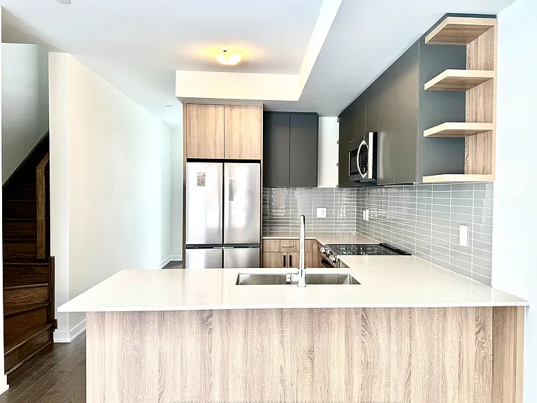 2 Green Gardens Blvd #MAIN — Photo 1