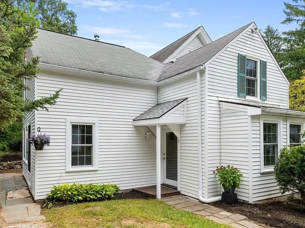 148 Wood St APT 4, Lexington, MA 02421