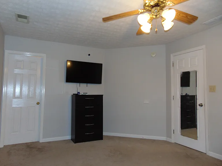 233 Ellis Park — Photo 18