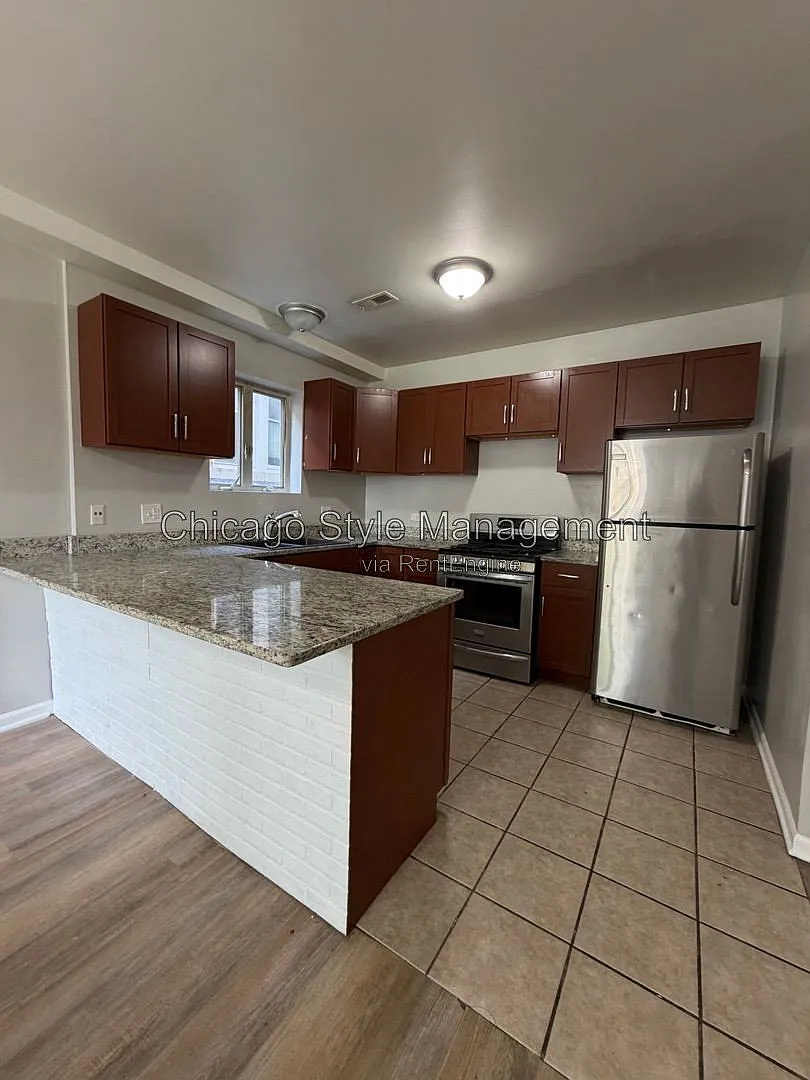 6439 S Saint Lawrence Ave — Photo 2