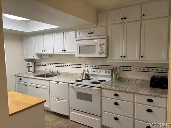 2400 Forest Dr APT 106, Inverness, FL 34453