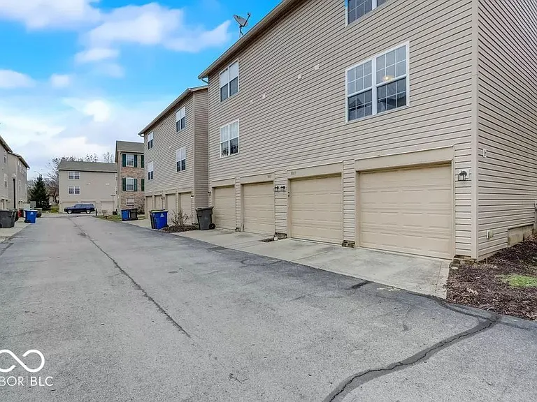3083 Armory Dr — Photo 34