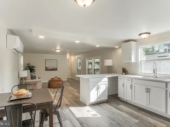 37 Creekside Ln, Carlisle, PA 17015