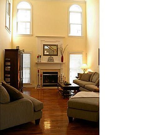 4th image of 14 Clay Hill Ln
