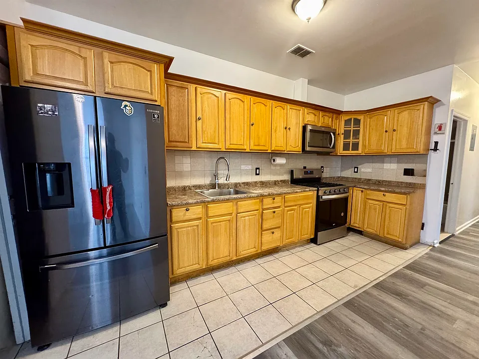 142 Ege Ave #2