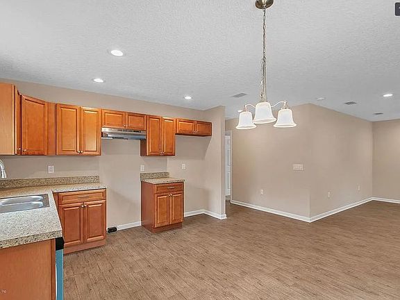5th image of 7948 Siskin Ave