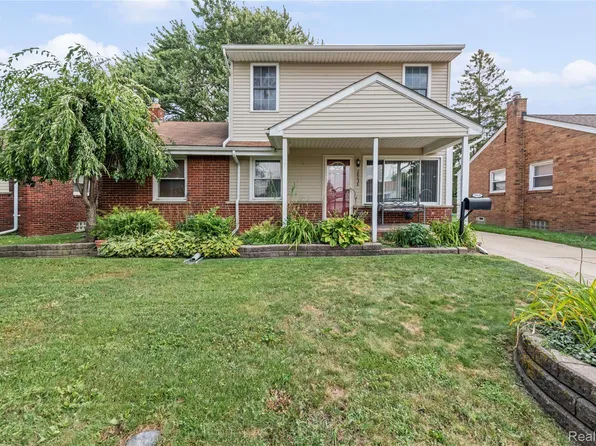 28638 Fountain St, Roseville, MI 48066